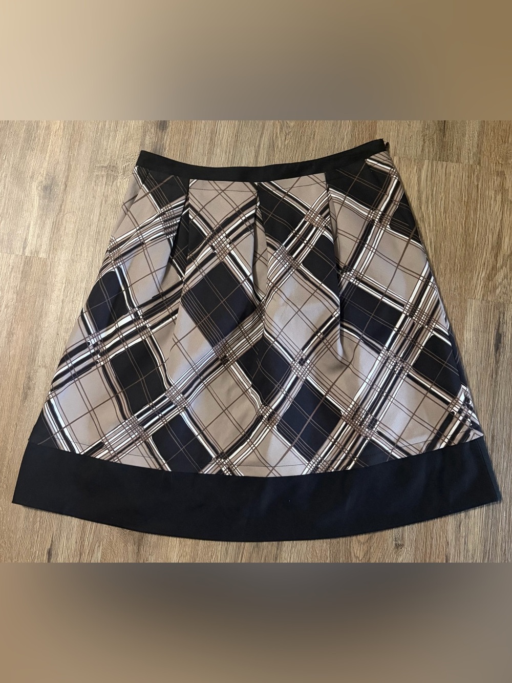 BCBG Maxazria - Plaid A-Line Skirt in Black and Taupe - Size 2